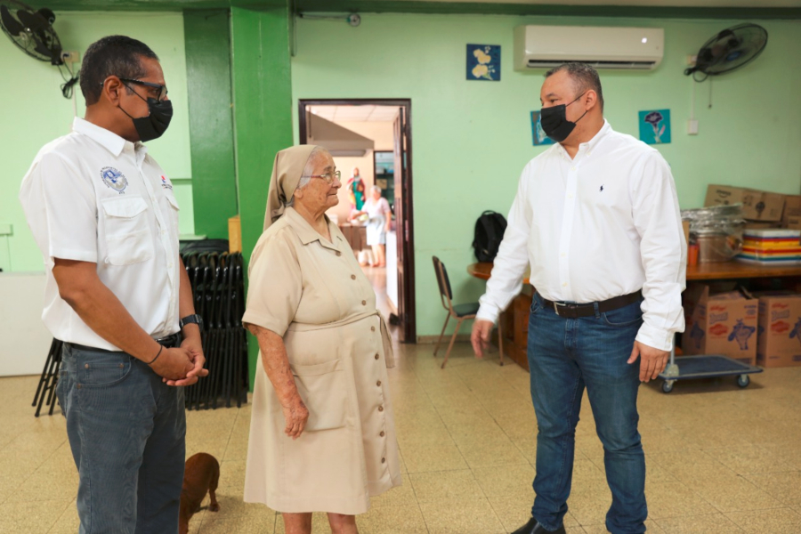 APAP entrega donación a Hogar San José de Malambo